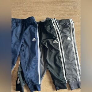 3 pairs of Adidas joggers - size 3T